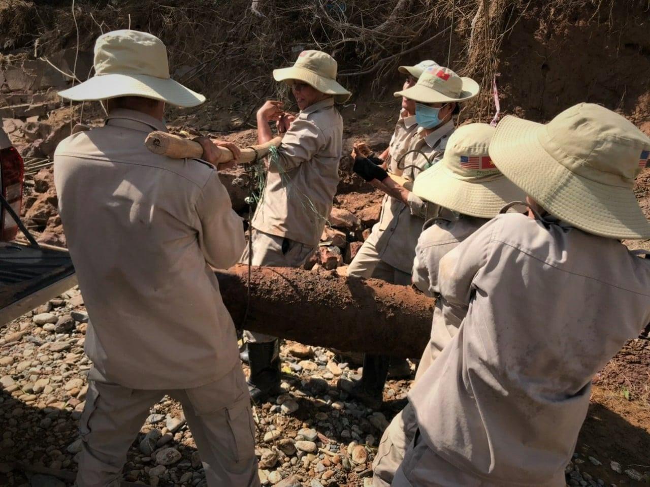 7 quả bom MK 82 và nhiều đạn pháo lộ thiên sau mưa lũ ở Quảng Trị