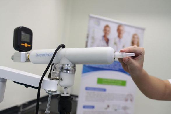 Singapore xét nghiệm Covid-19 bằng hơi thở cho kết quả trong 1 phút