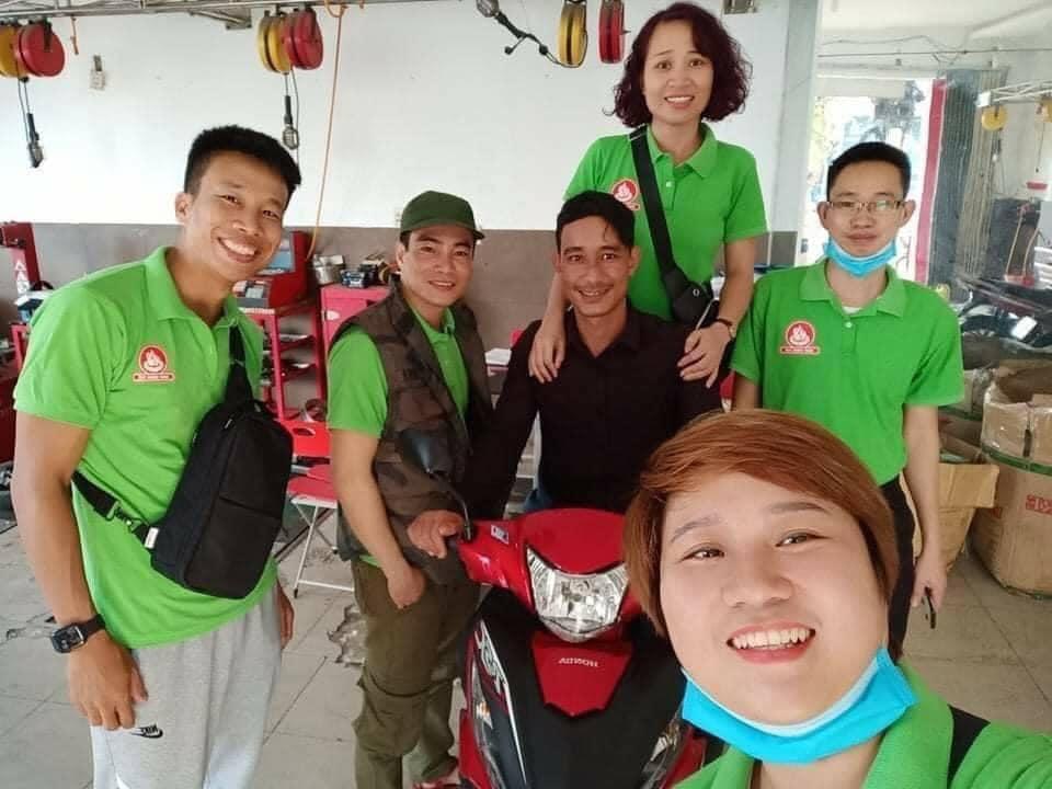 Xôn xao thông tin người đàn ông xin đi nhờ xe ở Trà Leng được tặng xe máy