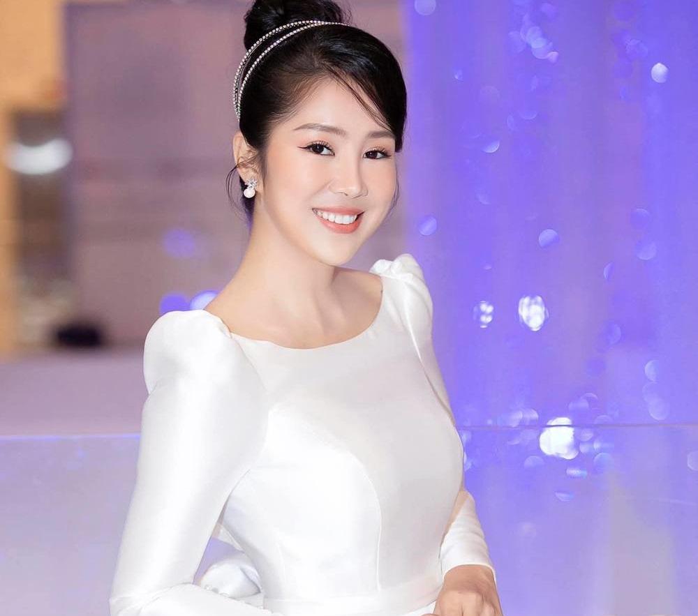 Hương "Gạo nếp gạo tẻ" tự tin khoe dáng sau khi giảm thành công 30kg