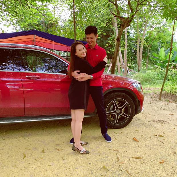 Bảo Thanh khoe ảnh tình tứ bên ông xã nhưng bụng nữ diễn viên mới gây chú ý