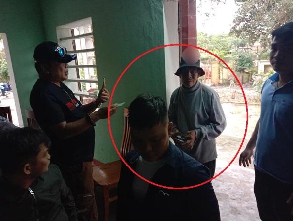 Việc tử tế: Cụ ông 80 tuổi đi bộ hơn 1km để trả tiền cứu trợ được phát thừa