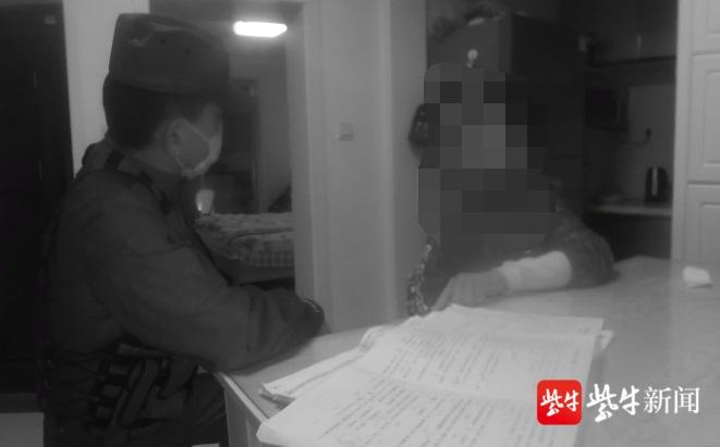 Cãi nhau với con trai vì bài tập về nhà, người mẹ gọi điện báo cảnh sát