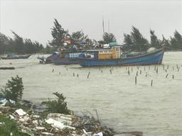 Bão số 13 Vamco đổ bộ từ Hà Tĩnh đến Quảng Nam vào sáng 15/11