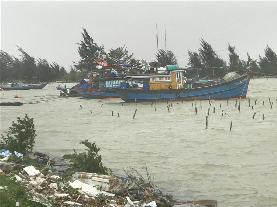 Bão số 13 Vamco đổ bộ từ Hà Tĩnh đến Quảng Nam vào sáng 15/11