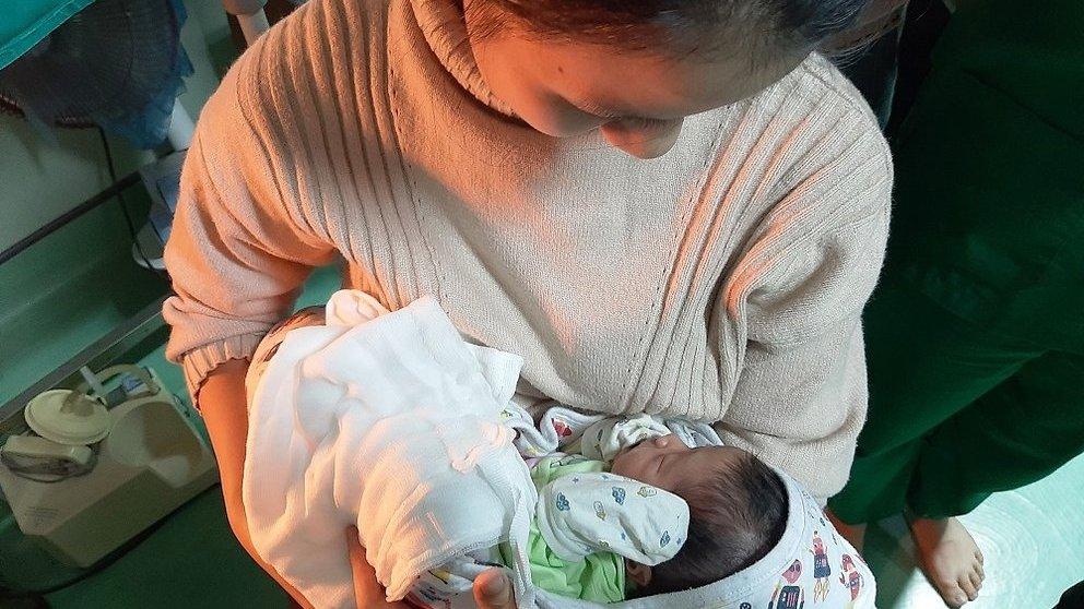 Thanh Hóa: Mẹ trầm cảm đẻ con, nhét giấy vệ sinh vào miệng rồi bỏ thùng rác