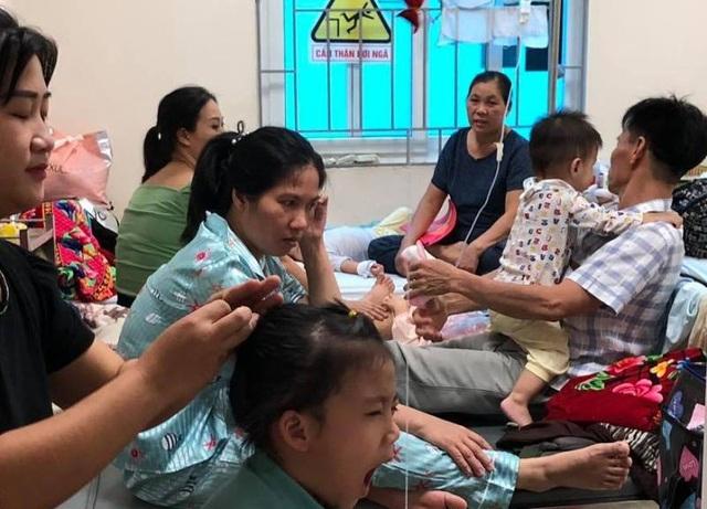 Thanh Hóa: Mỗi ngày có gần 1.000 trẻ đến khám viêm phế quản phổi