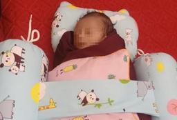 Hà Tĩnh: Bé trai sơ sinh bị bỏ rơi trong thùng giấy cùng lời nhắn 'mẹ xin lỗi con'