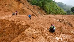 Nguyên nhân khiến vùng cao Quảng Ngãi liên tục sạt lở núi?