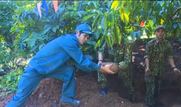 Đắk Lắk: Gom đến 180 đạn pháo 105 ly trong rẫy cà phê