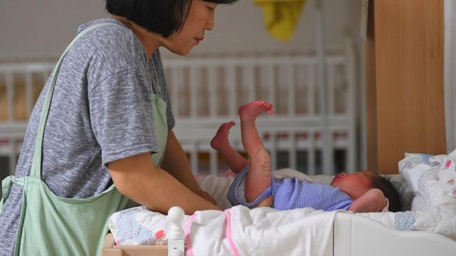 Chính quyền Seoul khuyên bà bầu chuẩn bị cơm canh cho chồng trước khi đi đẻ