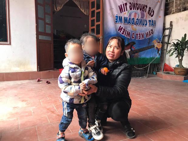 Vụ 2 đứa bé bị "bỏ rơi" trên đê sông Hồng: Mẹ mất, không biết bố là ai