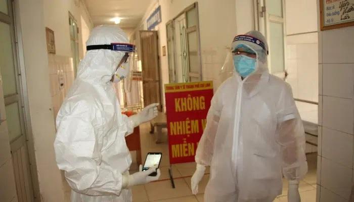 Lịch trình dày đặc của BN thứ 10 ở Hà Nội: Đưa con đi học, liên hoan, cafe