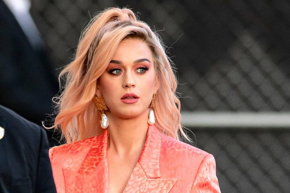 Katy Perry "phát tướng" hậu sinh con cho chồng cũ Miranda Kerr