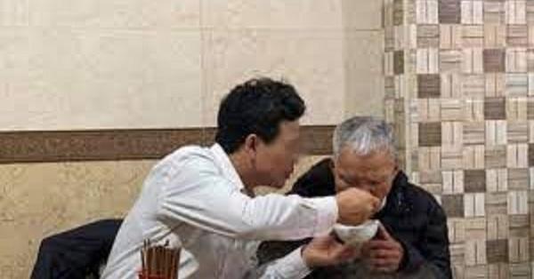 Chàng trai giữ lời hứa với bạn gái đã mất, phụng dưỡng bố mẹ cô hơn 10 năm