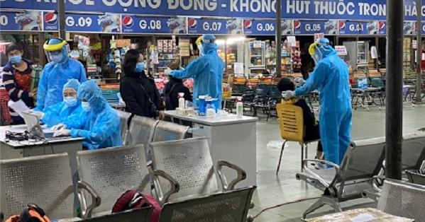 Người đến TP.HCM từ 10 vùng dịch mới phải cách ly tập trung