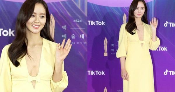 Lần đầu mặc hở ở Baeksang 2021, sao nhí Kim So Hyun làm dậy sóng MXH