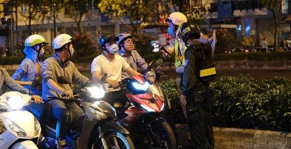 Người không đeo khẩu trang sẽ bị CSGT xử phạt