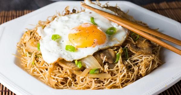 Theo mẹ đi ăn cỗ cưới bị thiu, hai trẻ ngộ độc thực phẩm không cứu được