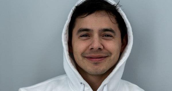 Ca sĩ David Archuleta tiết lộ có cảm xúc như nhau với cả nam và nữ