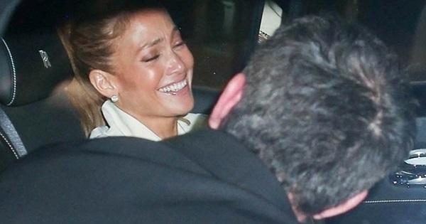 Jennifer Lopez cười quên trời đất bên Ben Affleck khi hẹn hò ở Los Angeles
