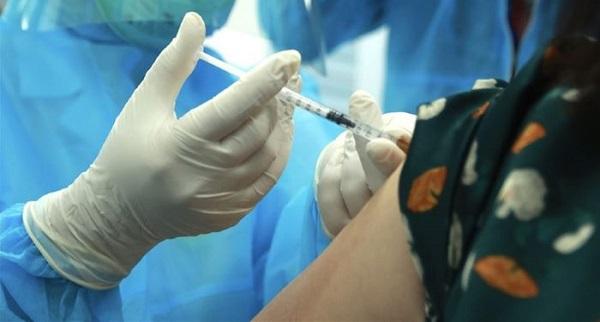 Bị sốt hay không sốt sau khi tiêm chủng thì tốt hơn?