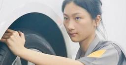 Nữ sinh 17 tuổi giành giải nhất cuộc thi sửa chữa ôtô