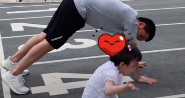 Con gái Trường Giang - Nhã Phương lộ góc mặt mang nhiều đường nét giống bố