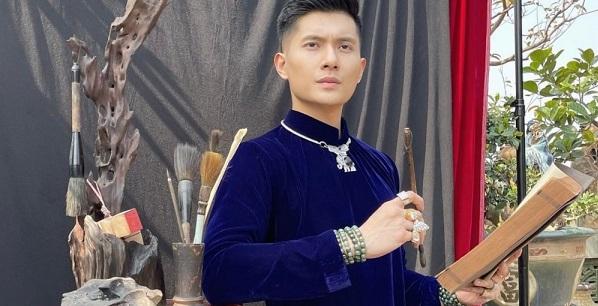 Sau khi quen Lệ Quyên, Lâm Bảo Châu "lên đời", đeo kim cương đầy tay