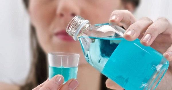 Nên súc họng như thế nào để ngăn ngừa Covid-19?