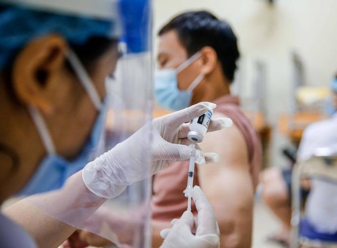 Cách hạ sốt đúng sau tiêm vaccine phòng Covid-19