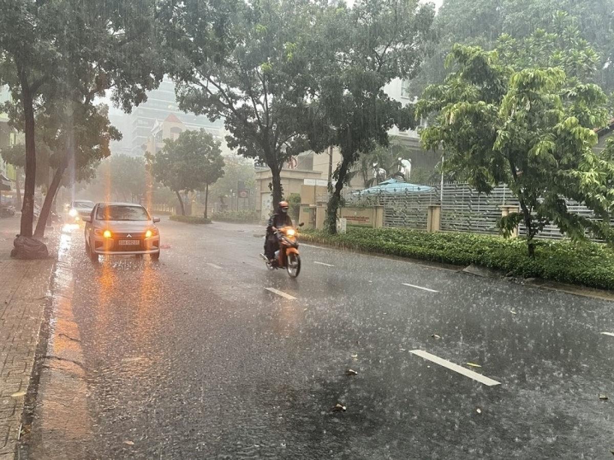 Bão số 6 sáng nay đã suy yếu thành vùng áp thấp