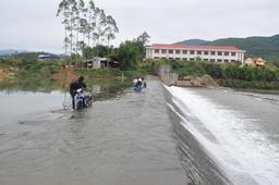 Bão số 7 sẽ gây mưa rất to khu vực từ Thanh Hóa đến Quảng Bình, người dân nên di dời đến nơi an toàn, hạn chế ra đường khi mưa lũ