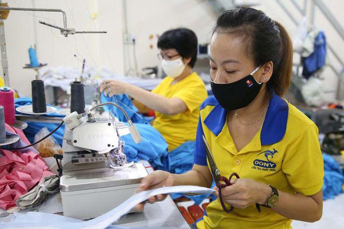 Người lao động nghỉ việc do Covid-19 được hưởng cả gói 38 ngàn tỷ lẫn BHTN