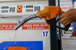 Từ 15h chiều 11/10, giá xăng tăng lên mức cao nhất trong 7 năm
