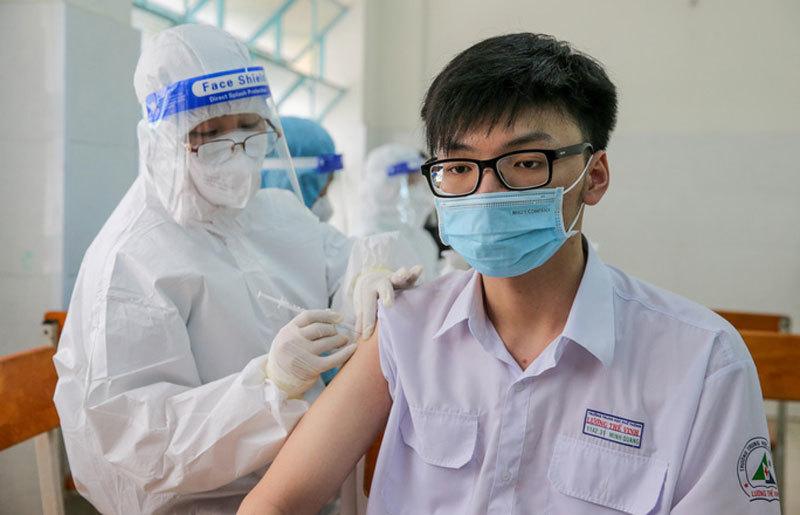 Bộ Y tế lưu ý những trường hợp trẻ cần trì hoãn và thận trọng khi tiêm vắc xin phòng Covid-19