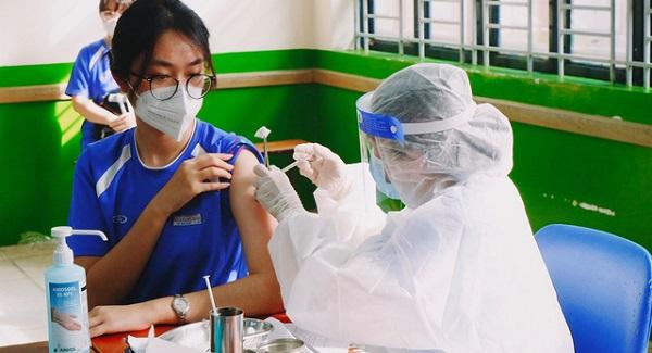 Học sinh chưa đủ 18 tuổi trúng tuyển đại học sẽ được ưu tiên tiêm vaccine Covid-19
