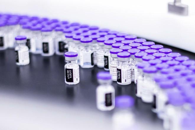 Mỹ phê duyệt tiêm mũi tăng cường của Pfizer và Moderna cho tất cả người trên 18 tuổi