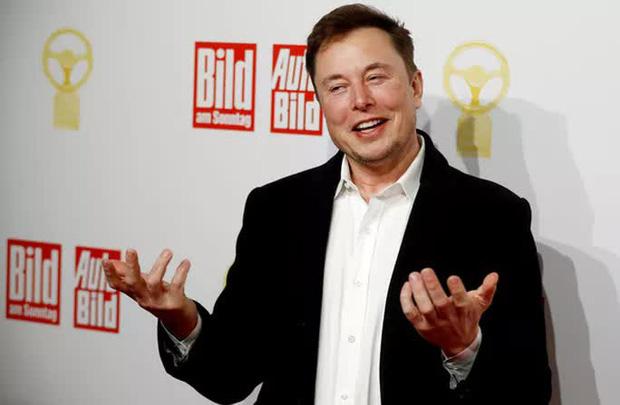 Tỉ phú giàu nhất thế giới Elon Musk thành kẻ không nhà