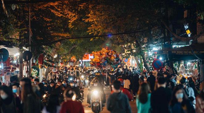 Hà Nội dừng mọi hoạt động vui chơi Noel, cấm xe quanh hồ Gươm và Nhà thờ lớn