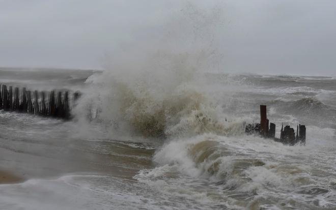 Miền Trung đối mặt với nguy cơ ngập lụt và lở núi