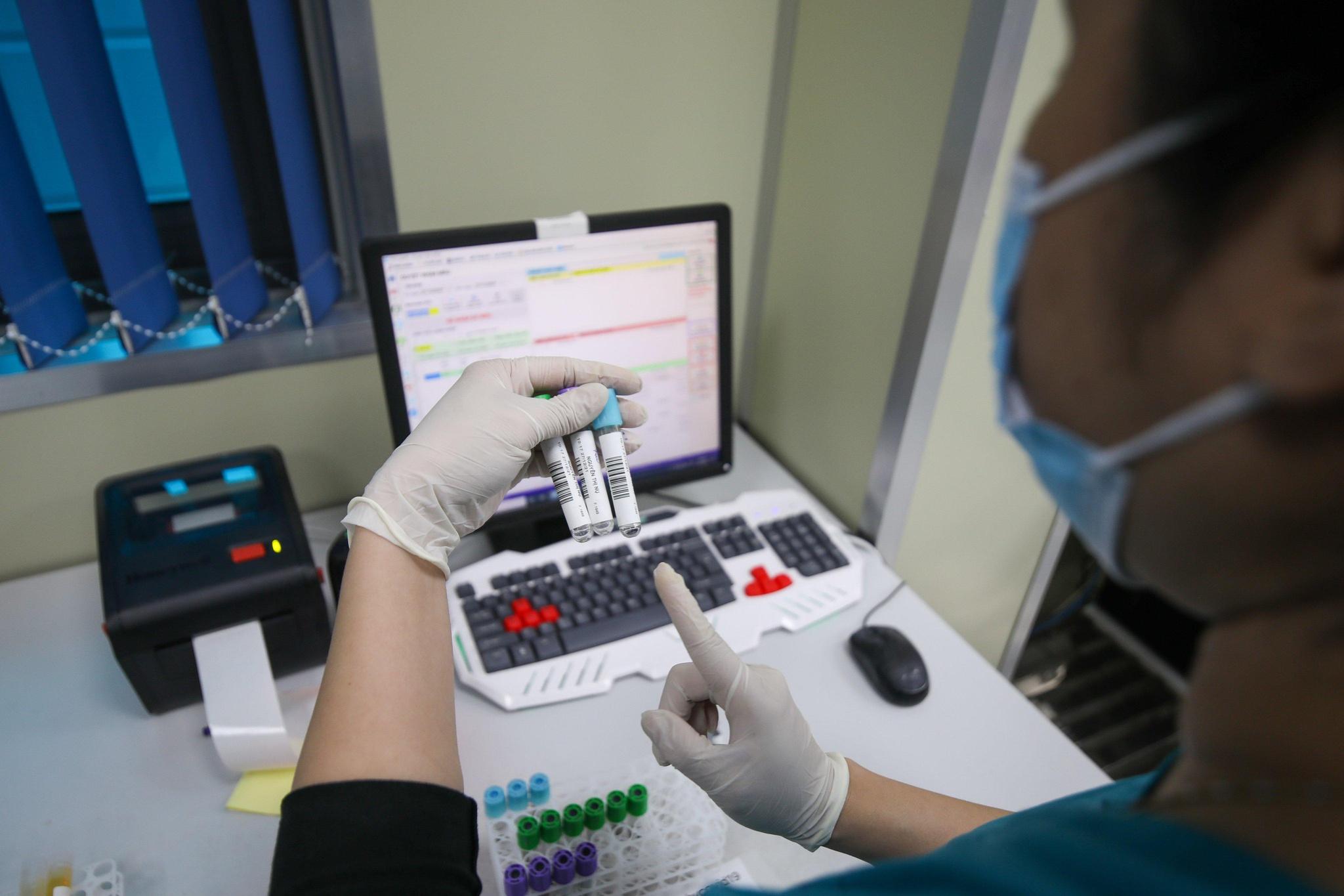 Việt Nam ghi nhận ca nhiễm biến chủng Omicron đầu tiên, đã nhập cảnh từ 9 ngày trước