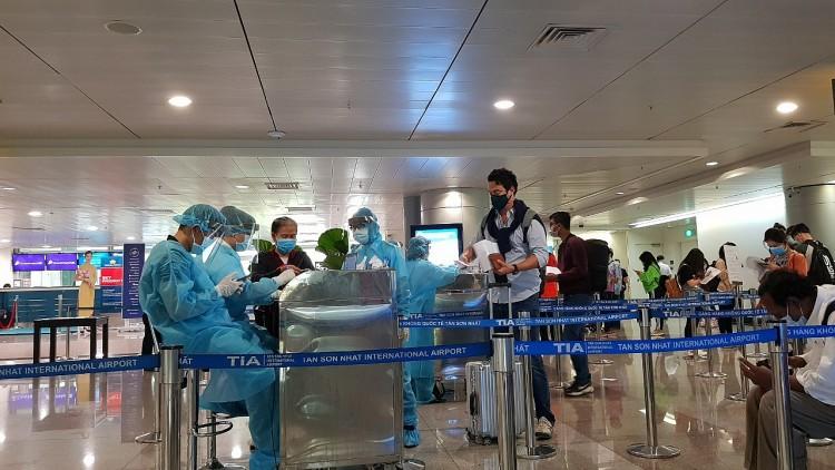 Ở nước ngoài về TP.HCM ăn Tết, 5 thủ tục người Việt phải thực hiện tại sân bay