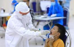 Trẻ em đi máy bay không phải xét nghiệm Covid-19 nếu phụ huynh đã an toàn