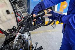 Giá xăng dầu trong nước chiều nay đồng loạt tăng giá