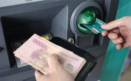 Khi ATM không nhả tiền dù tài khoản đã báo trừ tiền, bạn nên làm gì?