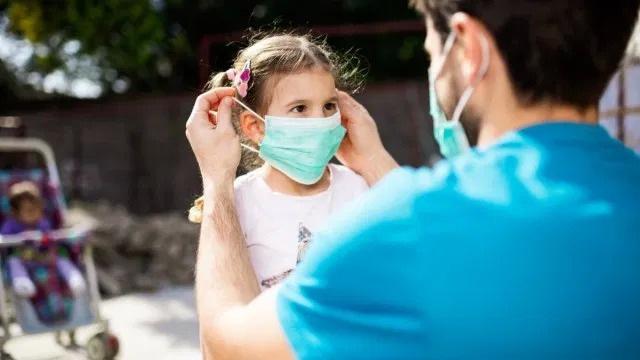 Có phải đeo khẩu trang không khi cả nhà đều là F0?