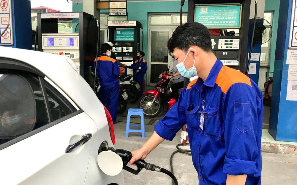 Giá xăng có cơ hội giảm 1.100 đồng/lít từ tháng 4