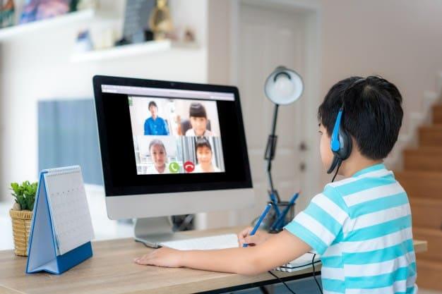 Hà Nội: Nhiều trường THCS - THPT chuyển sang dạy học trực tuyến