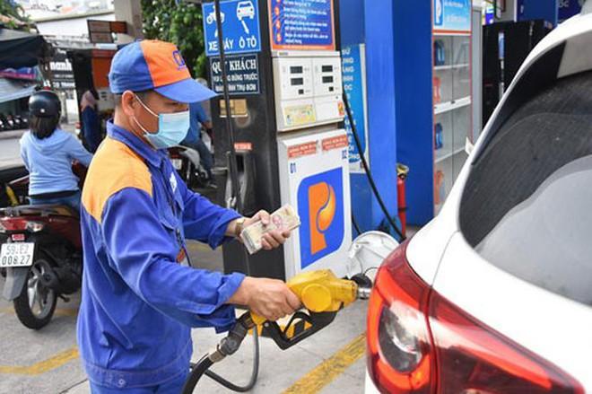 Từ 1/4, giá xăng giảm mạnh do thuế bảo vệ môi trường giảm một nửa